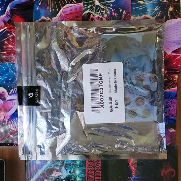 Stranger Things Collector's Cards - Picture 3 of 3